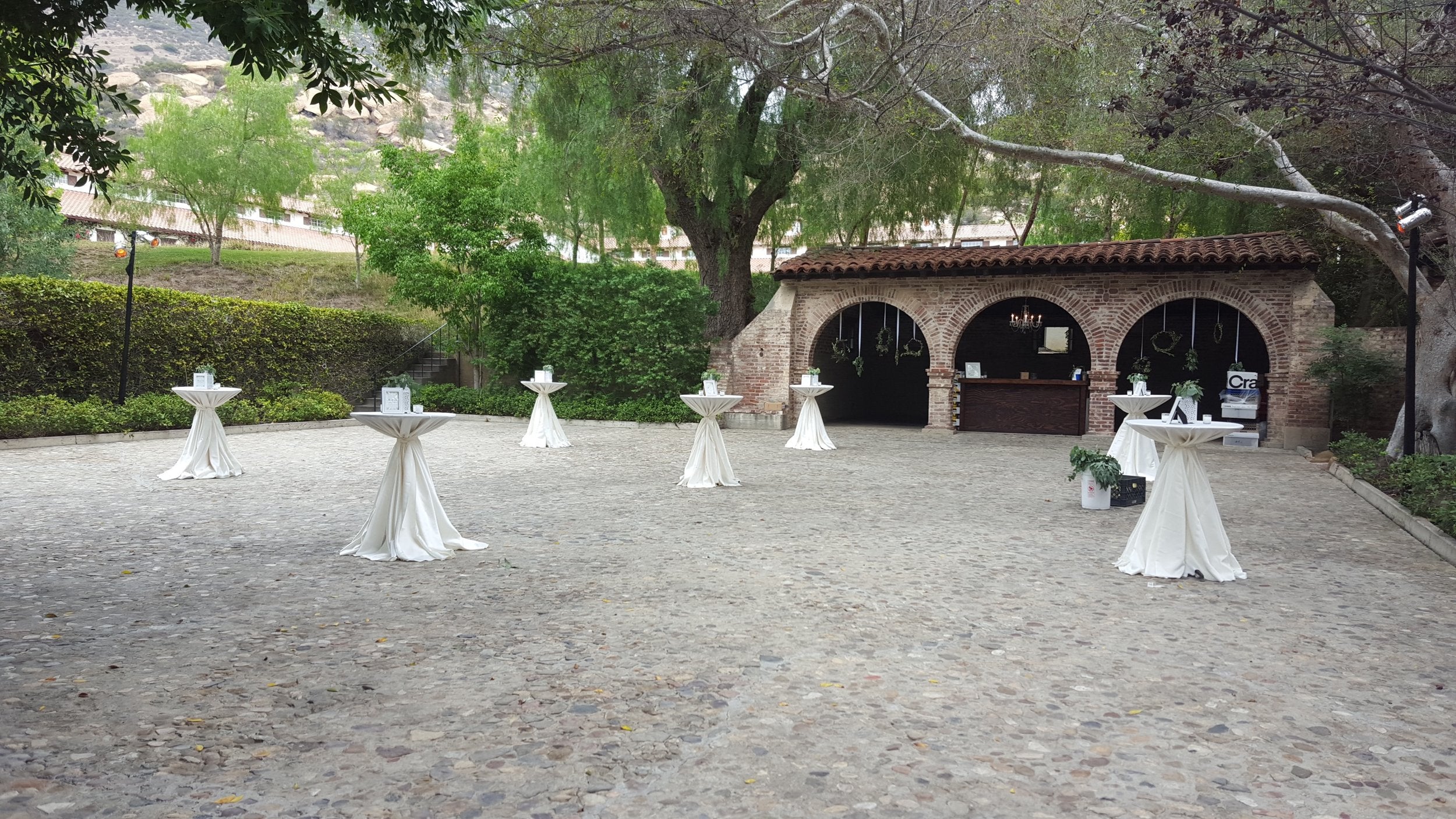 Stand-Up Cocktail Tables